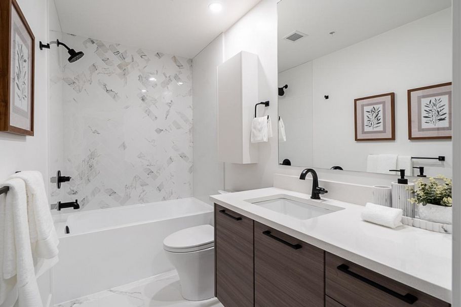 202 422 Lakewood Drive Vancouver, BC - 6