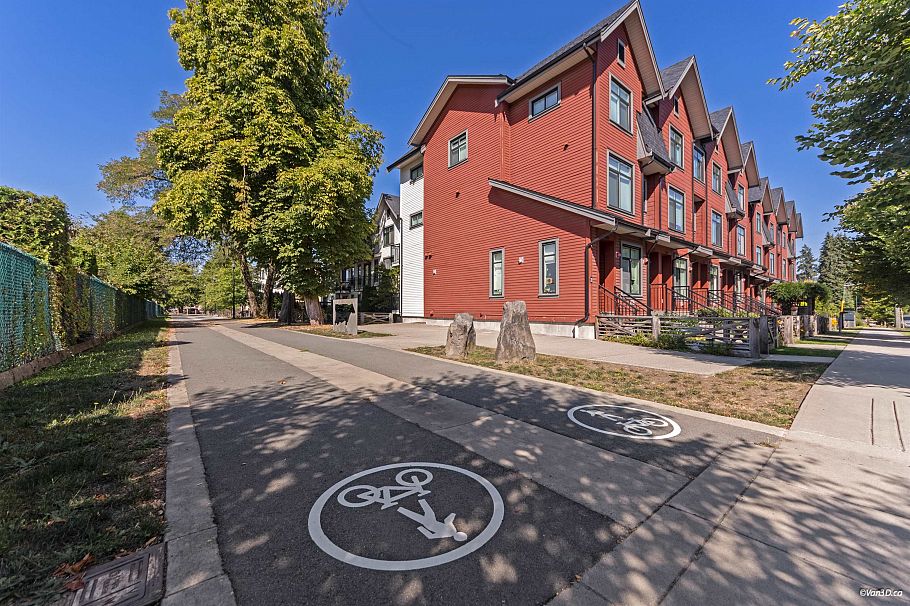 5835 Wales Street Vancouver, BC - 37