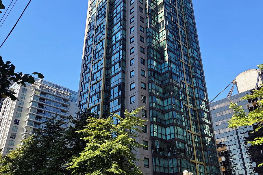 1109 1367 Alberni Street Vancouver, BC - 2