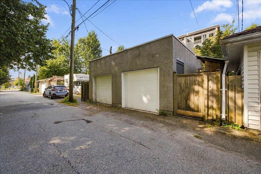 3008 Victoria Drive Vancouver, BC - 35