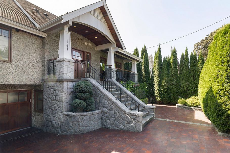 141 E Windsor Road North Vancouver, BC - 40