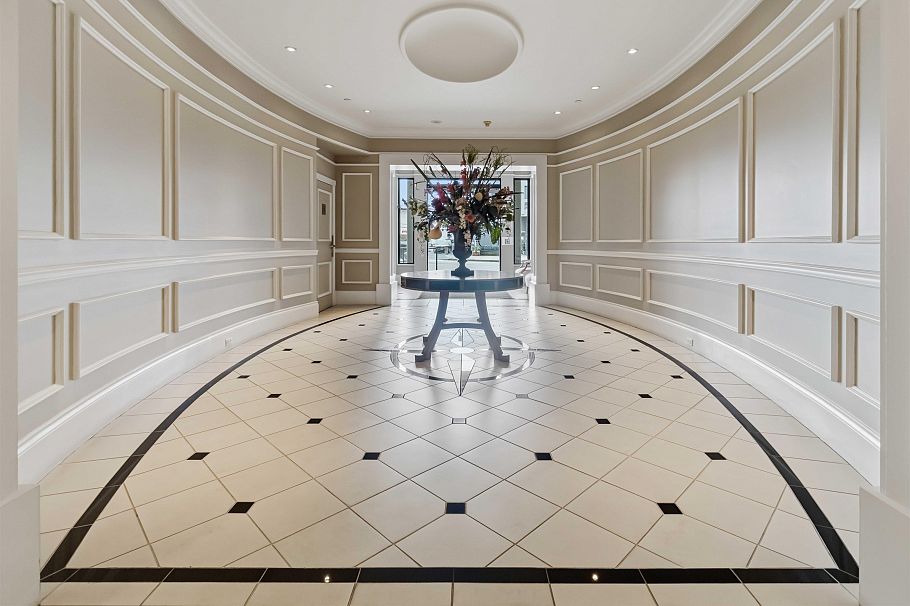 405 160 E 13th Street North Vancouver, BC - 32