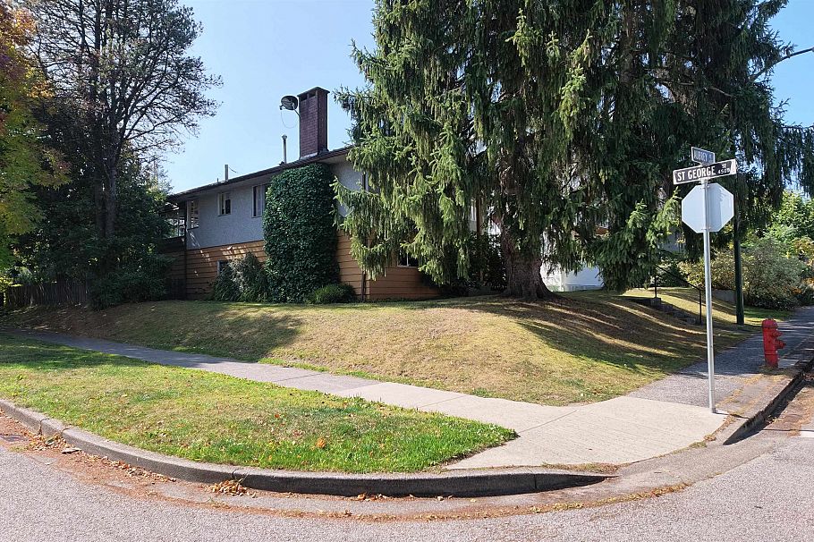 492 Aubrey Place Vancouver, BC - 3