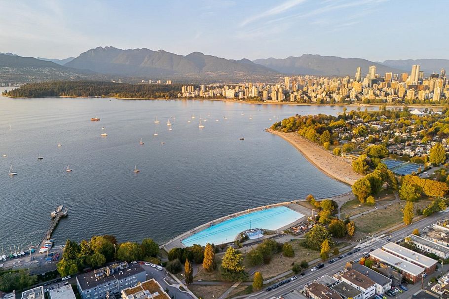 2445 W 1st Avenue Vancouver, BC - 30