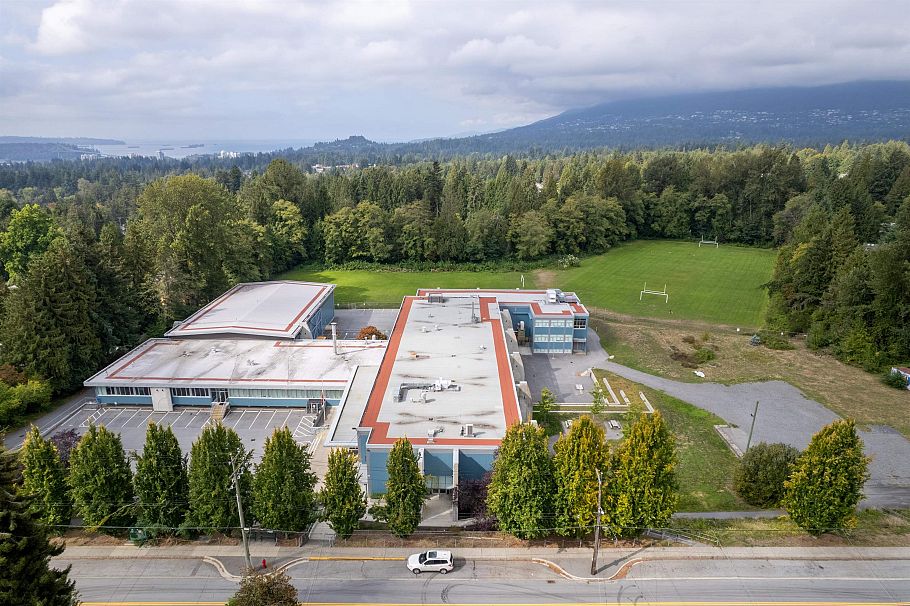 234 W St. James Road North Vancouver, BC - 28
