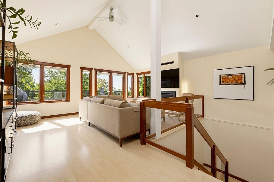 141 E Windsor Road North Vancouver, BC - 4