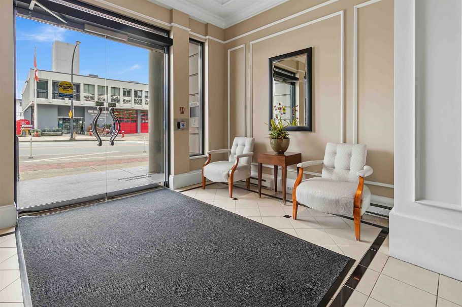 405 160 E 13th Street North Vancouver, BC - 33