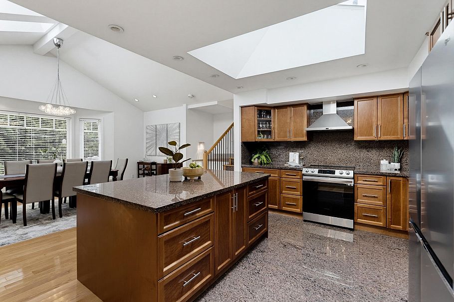 1941 Arborlynn Drive North Vancouver, BC - 11
