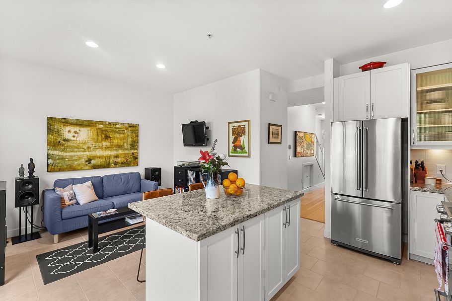 3 307 E 15th Street North Vancouver, BC - 13