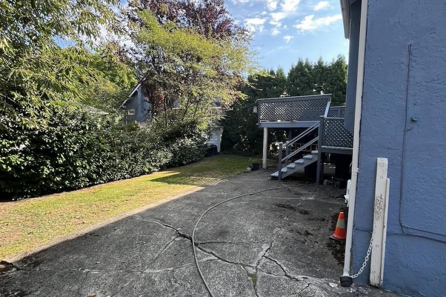579 W 24th Avenue Vancouver, BC - 5