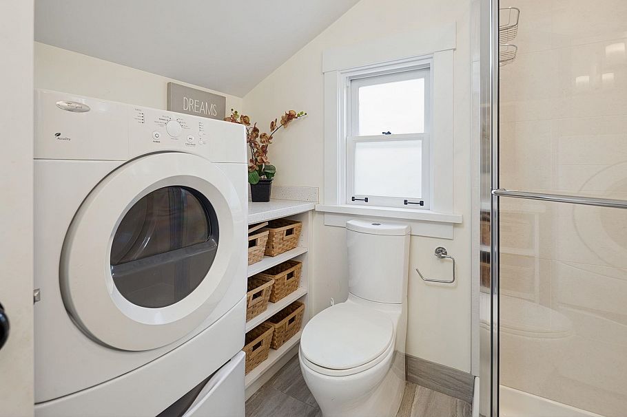 3541 W 8th Avenue Vancouver, BC - 30