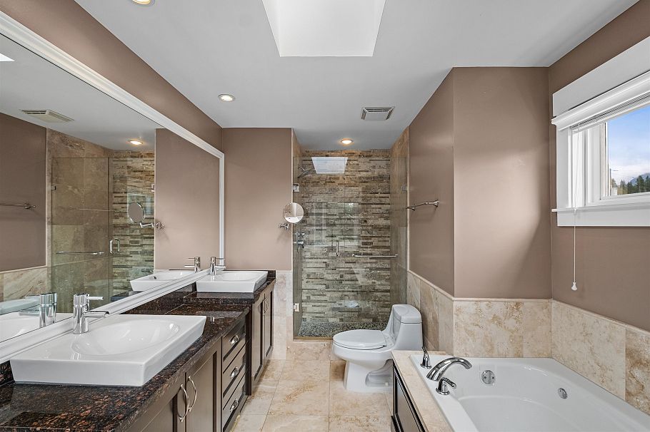 1501 Frederick Road North Vancouver, BC - 15