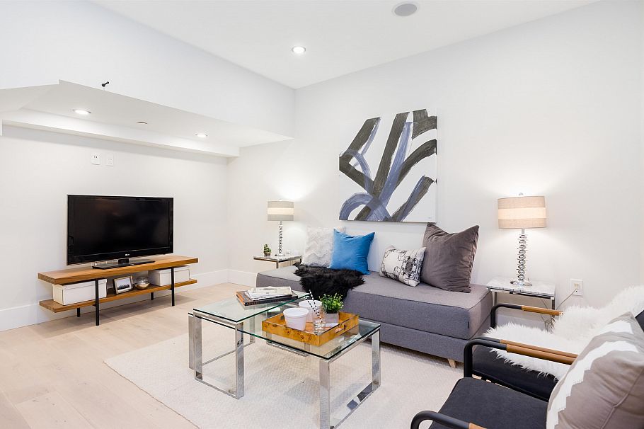 2 1152 Comox Street Vancouver, BC - 23