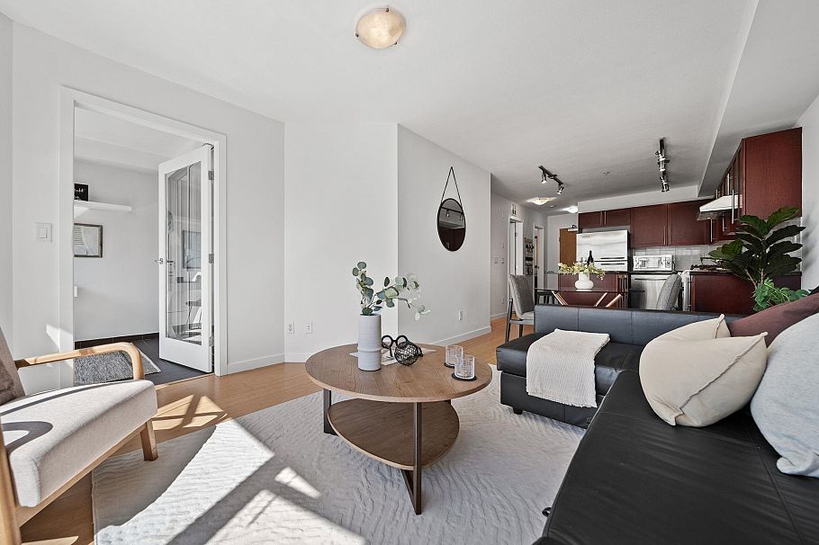 409 122 E 3rd Street North Vancouver, BC - 2