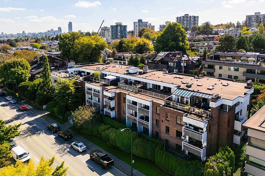 303 2450 Cornwall Avenue Vancouver, BC - 2