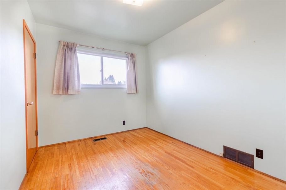 5482 Rhodes Street Vancouver, BC - 12