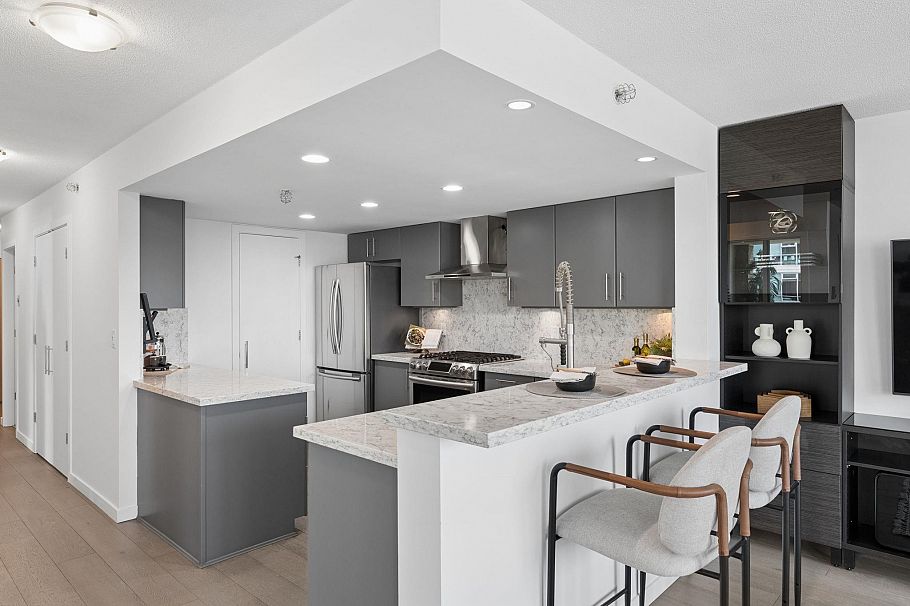 506 120 Milross Avenue Vancouver, BC - 4
