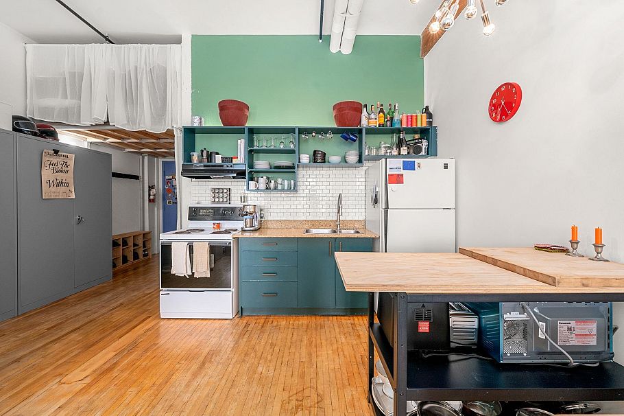 120 2556 E Hastings Street Vancouver, BC - 3