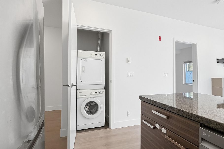 204 1273 Marine Drive North Vancouver, BC - 11