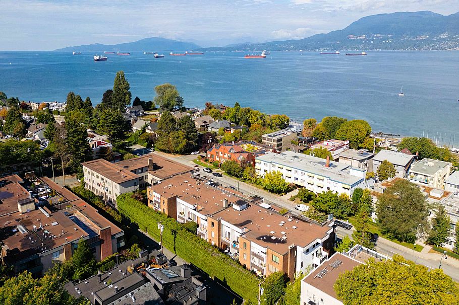 303 2450 Cornwall Avenue Vancouver, BC - 30