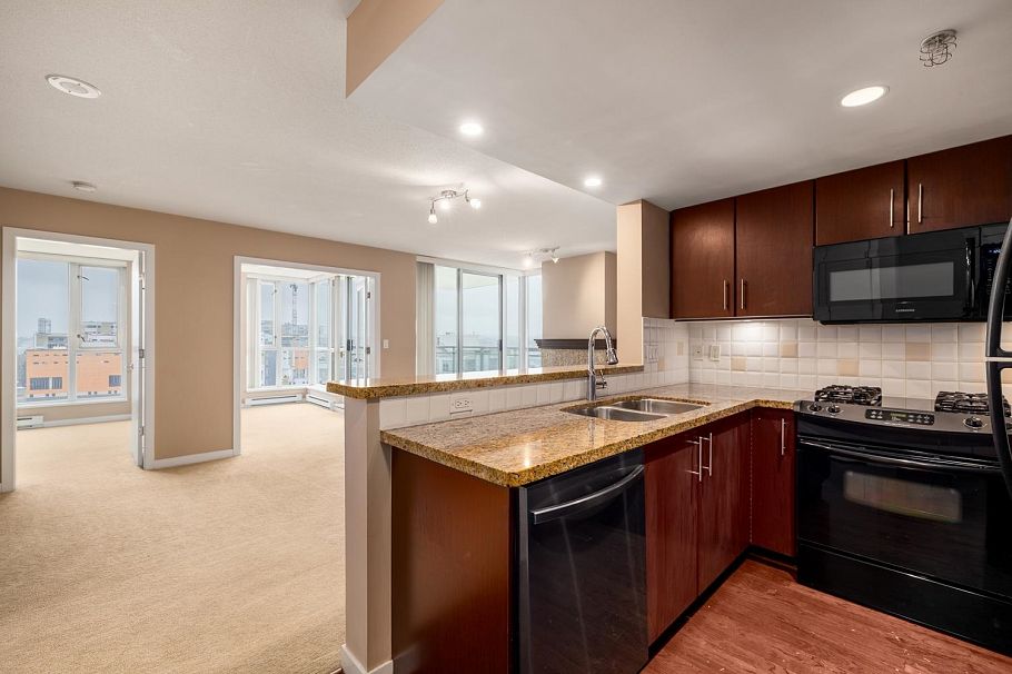 803 120 Milross Avenue Vancouver, BC - 1