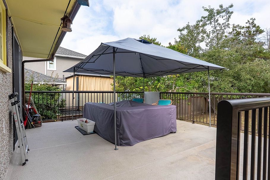 234 W St. James Road North Vancouver, BC - 16