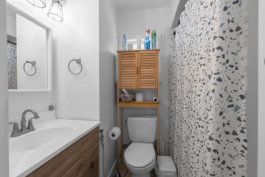 234 W St. James Road North Vancouver, BC - 5