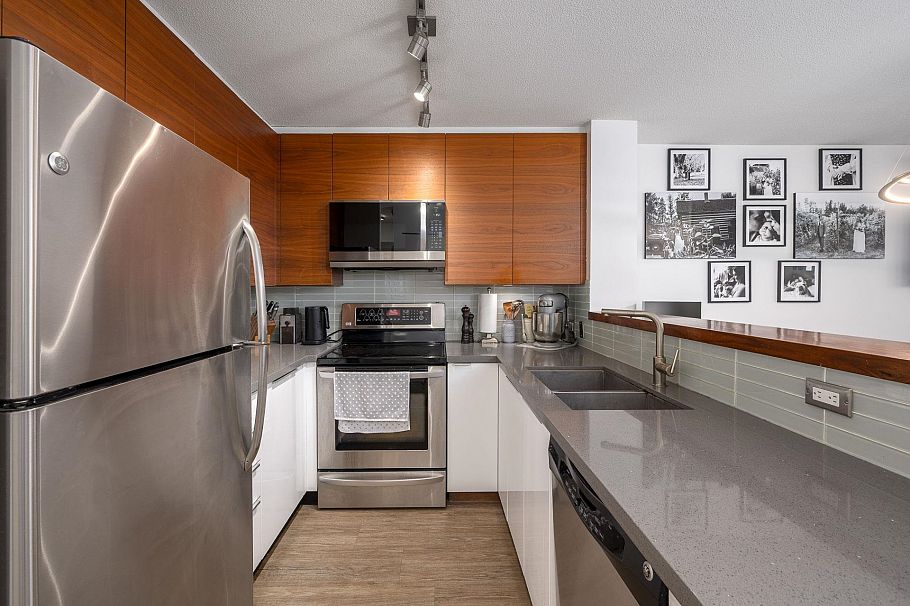 204 124 W 3rd Street North Vancouver, BC - 14