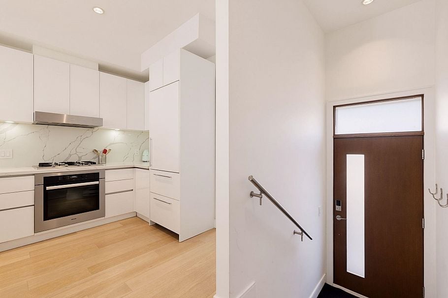 1880 E Georgia Street Vancouver, BC - 7
