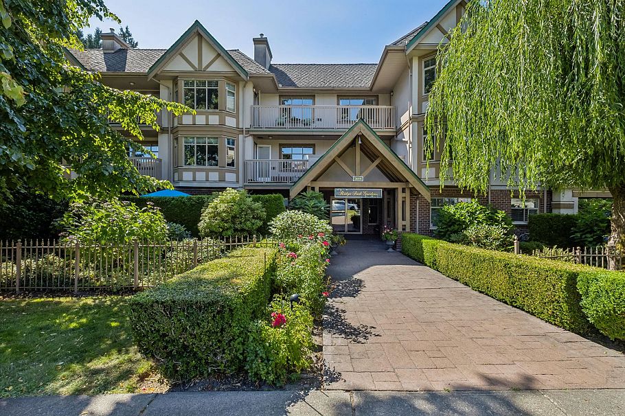 304 2059 Chesterfield Avenue North Vancouver, BC - 1