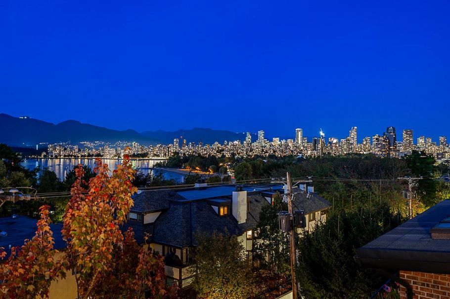 2445 W 1st Avenue Vancouver, BC - 24