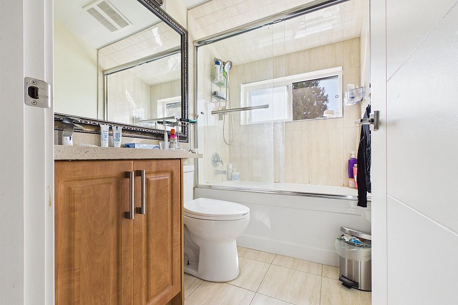 426 E 63 Avenue Vancouver, BC - 11