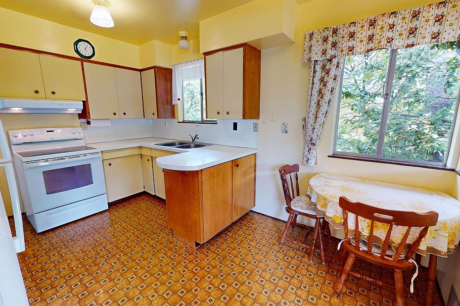 492 Aubrey Place Vancouver, BC - 11