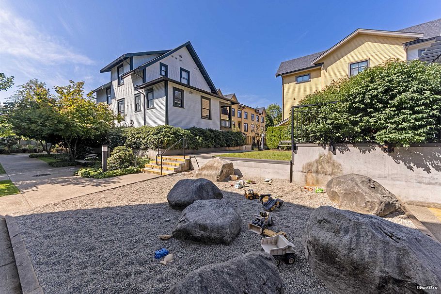 5835 Wales Street Vancouver, BC - 35