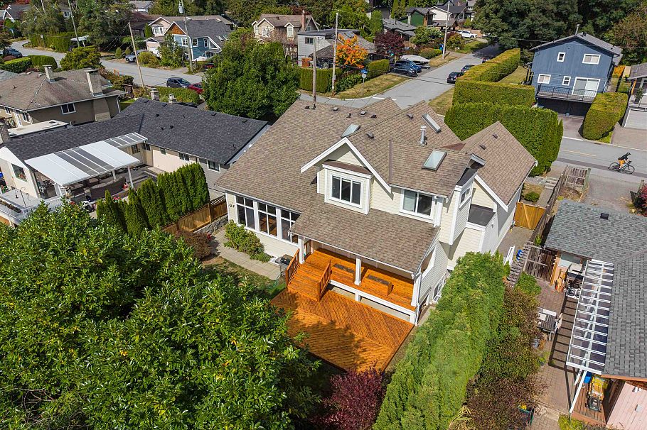 1501 Frederick Road North Vancouver, BC - 25