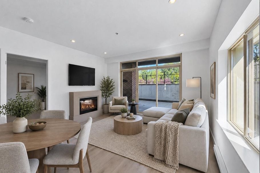 204 1273 Marine Drive North Vancouver, BC - 1