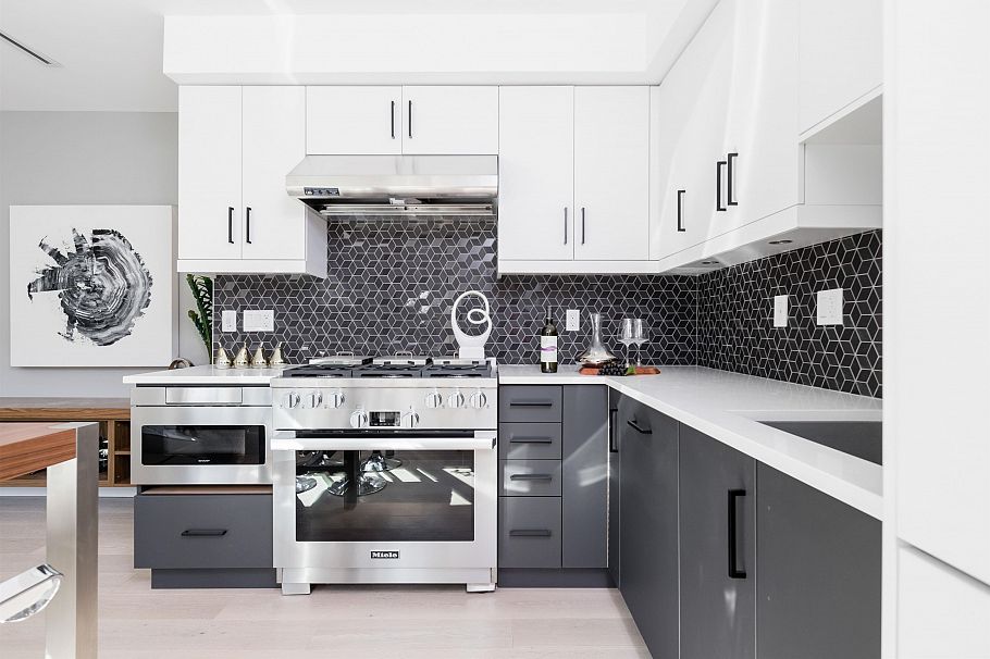 2 1152 Comox Street Vancouver, BC - 4