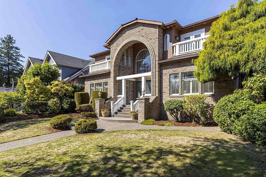2677 W 34th Avenue Vancouver, BC - 3