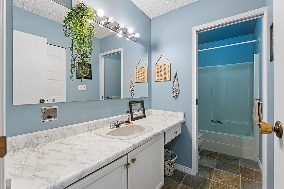 834 Hendecourt Road North Vancouver, BC - 19