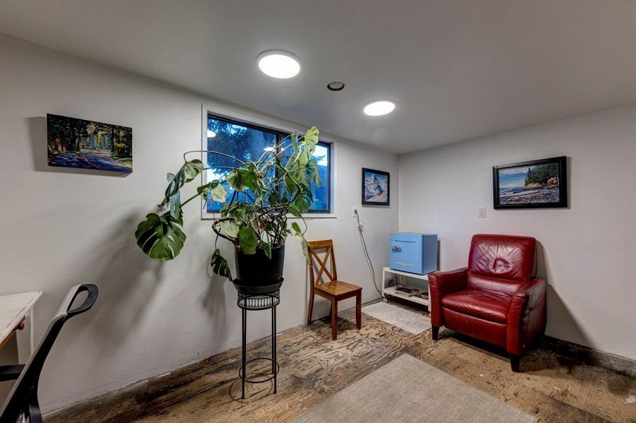 744 E 3rd Street North Vancouver, BC - 17