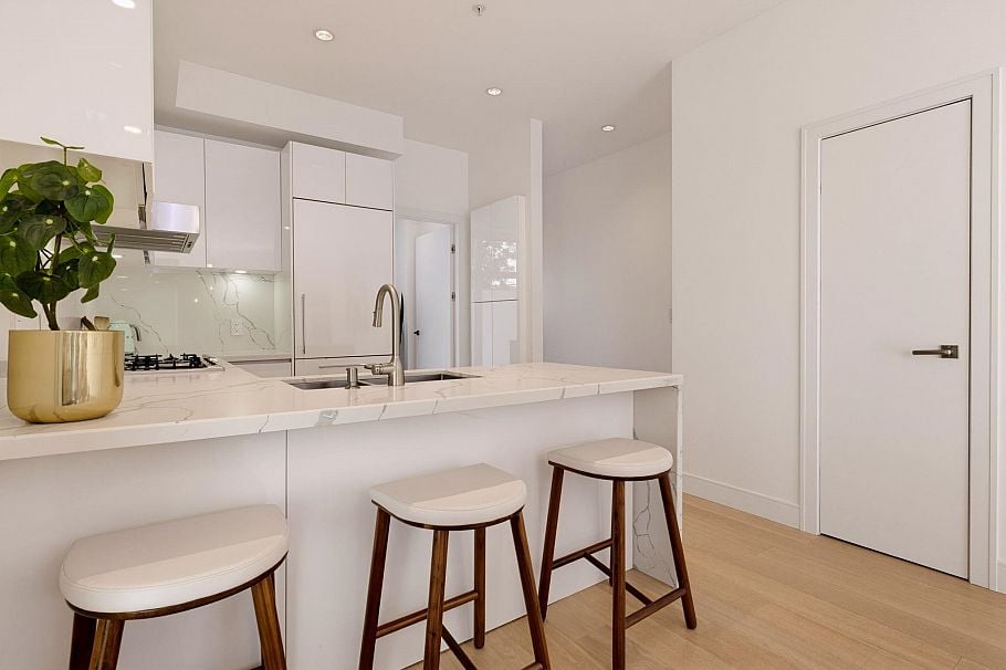 1880 E Georgia Street Vancouver, BC - 11