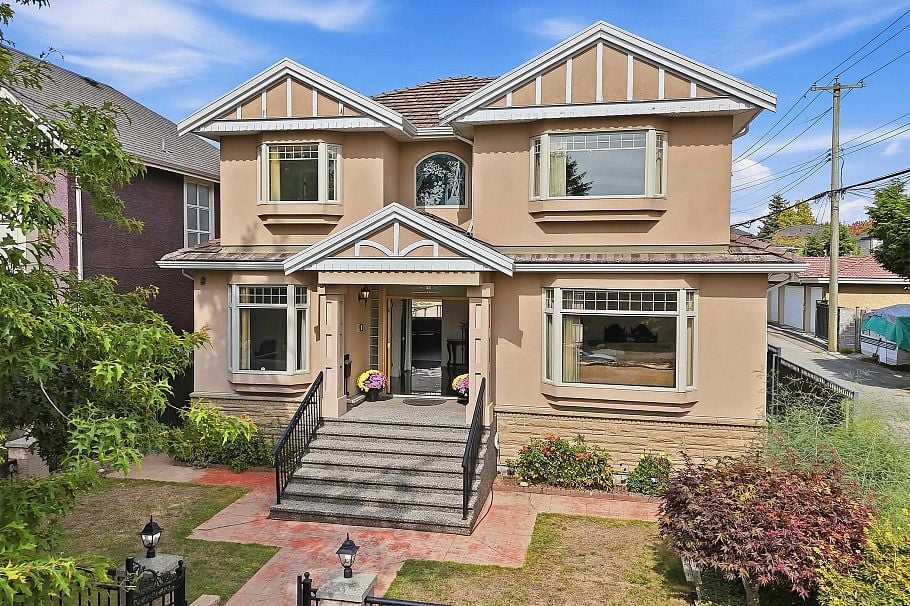 2763 E 53rd Avenue Vancouver, BC - 2