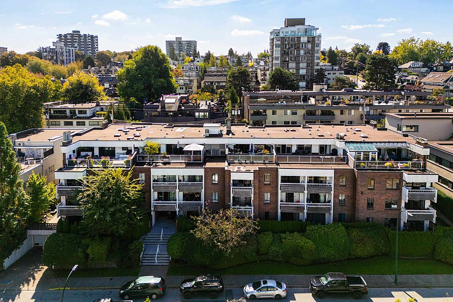 303 2450 Cornwall Avenue Vancouver, BC - 27
