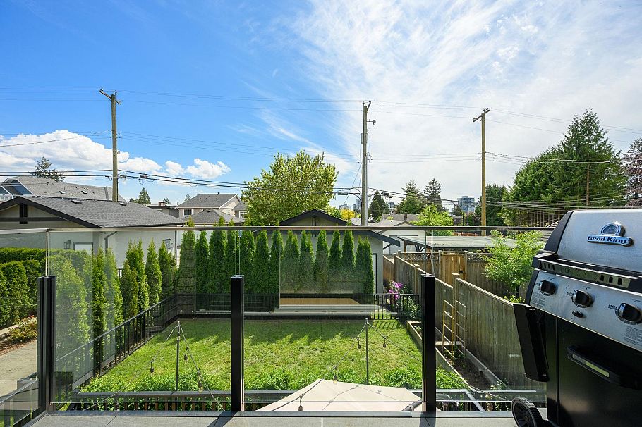 3 215 E 21st Street North Vancouver, BC - 31