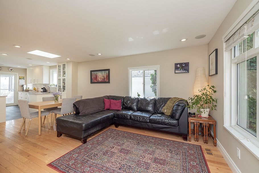 1119 Cloverley Street North Vancouver, BC - 5