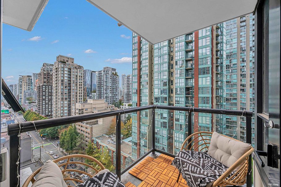 1401 928 Homer Street Vancouver, BC - 2