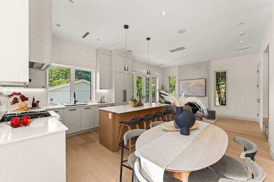 2598 E 16th Avenue Vancouver, BC - 13