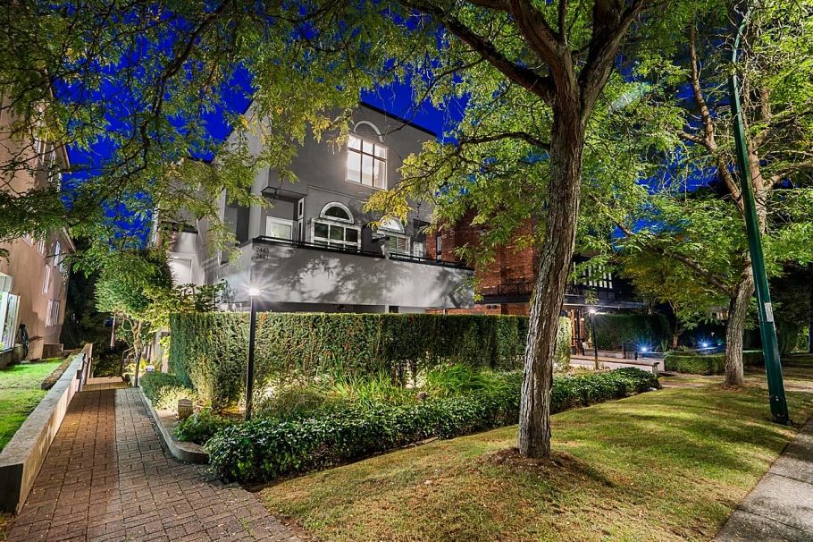 2445 W 1st Avenue Vancouver, BC - 25