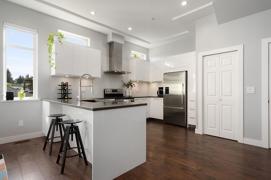 1382 E 17th Avenue Vancouver, BC - 26