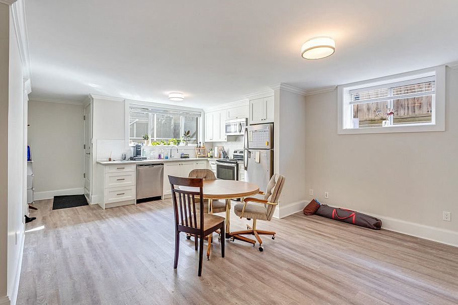 2228 Mahon Avenue North Vancouver, BC - 31